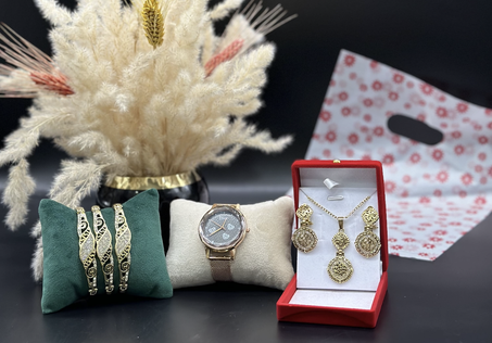 سنسلة معها زوج حلقات + ثلاثة دبالج جودة عالية + ساعة أنيقة .