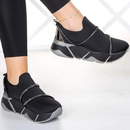 صنادل وأحذية