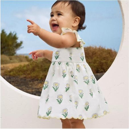 ملابس الأطفال