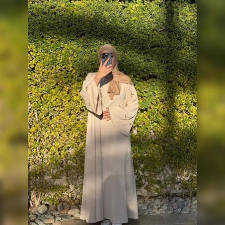 عباية النقا مزخرفه بالفيونكات