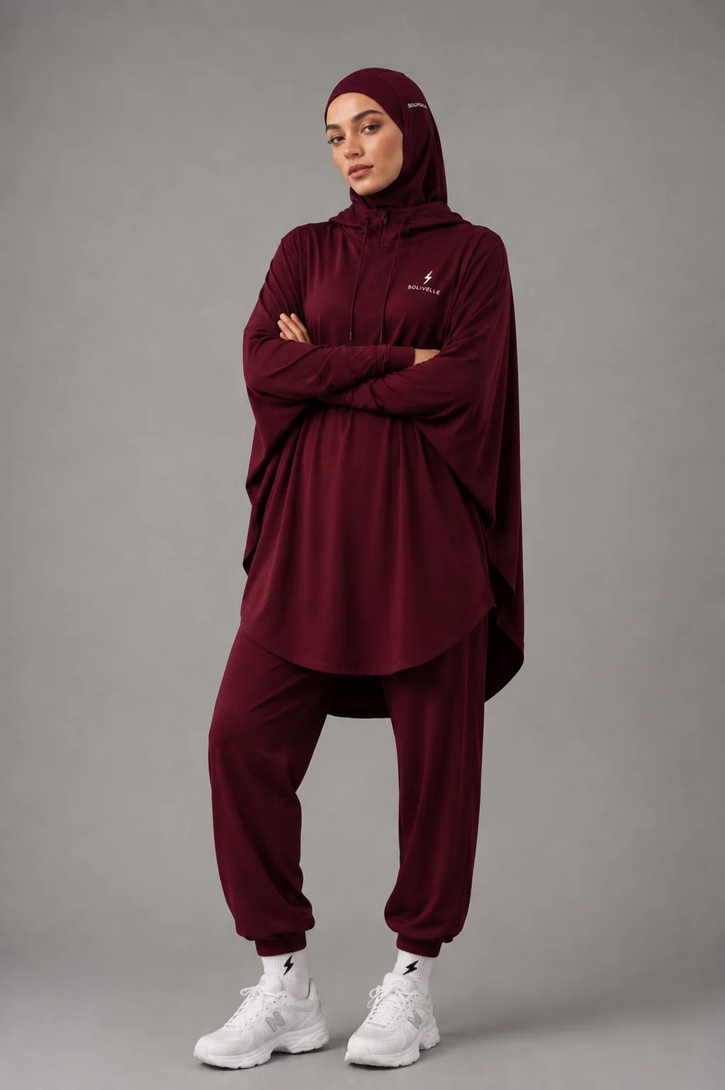 Tenue de Sport Modeste — Poncho à Capuche, Hijab Sportif & Jogger Ample