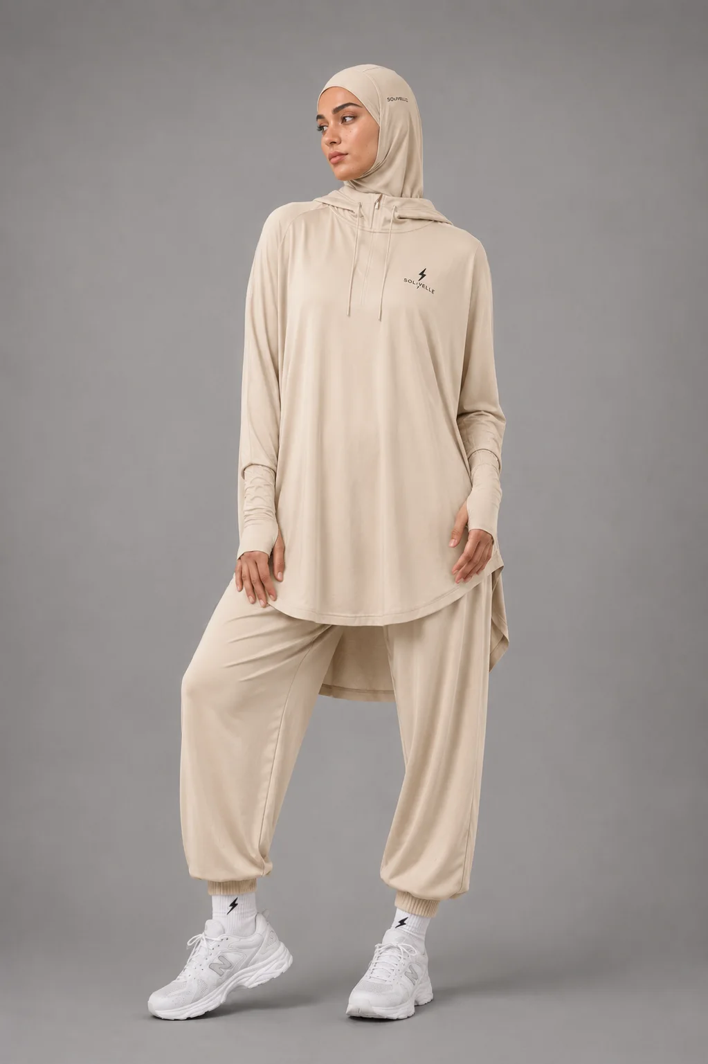 Tenue de Sport Modeste — Poncho à Capuche, Hijab Sportif & Jogger Ample