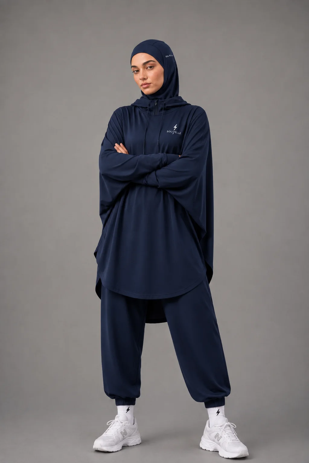 Tenue de Sport Modeste — Poncho à Capuche, Hijab Sportif & Jogger Ample