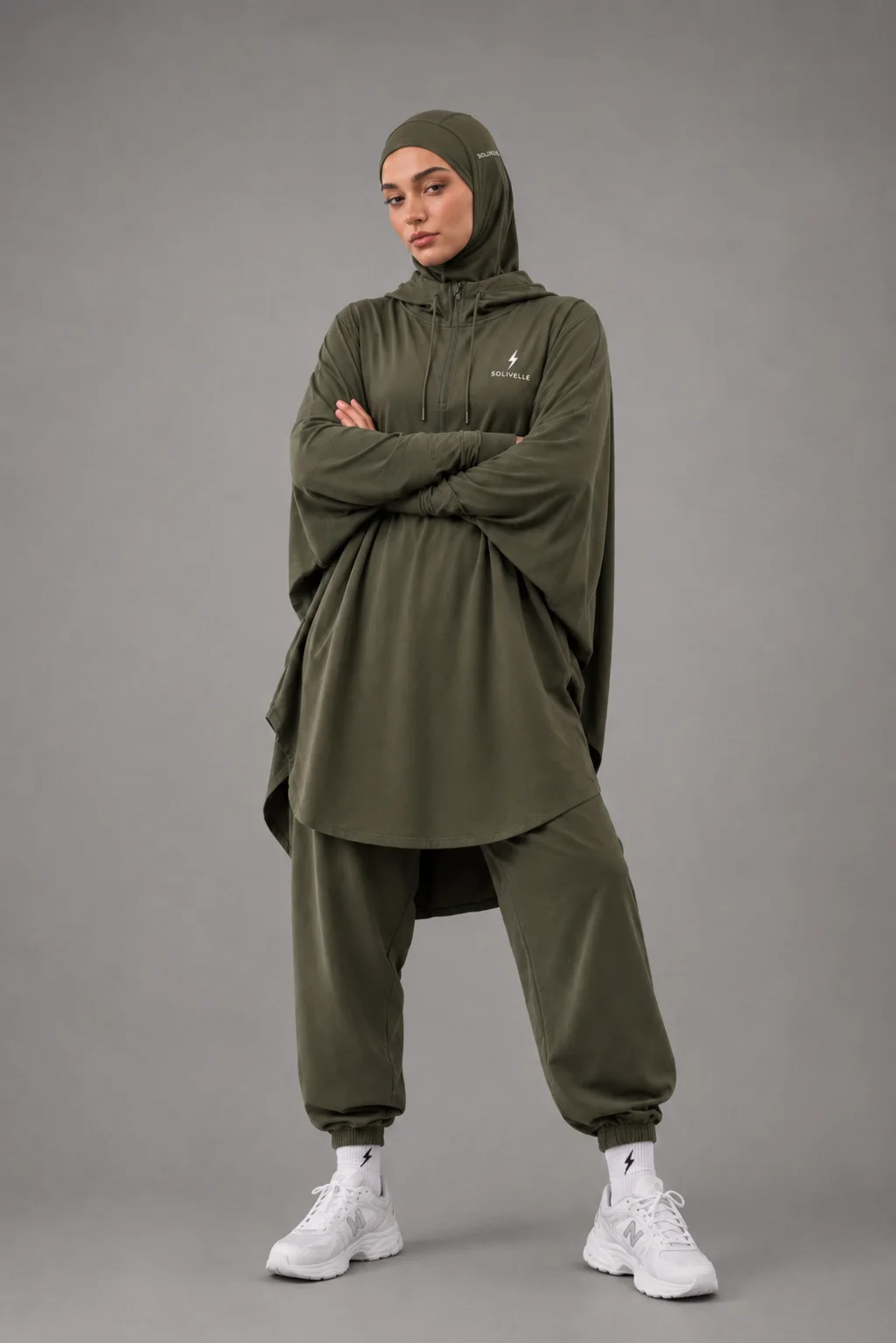 Tenue de Sport Modeste — Poncho à Capuche, Hijab Sportif & Jogger Ample