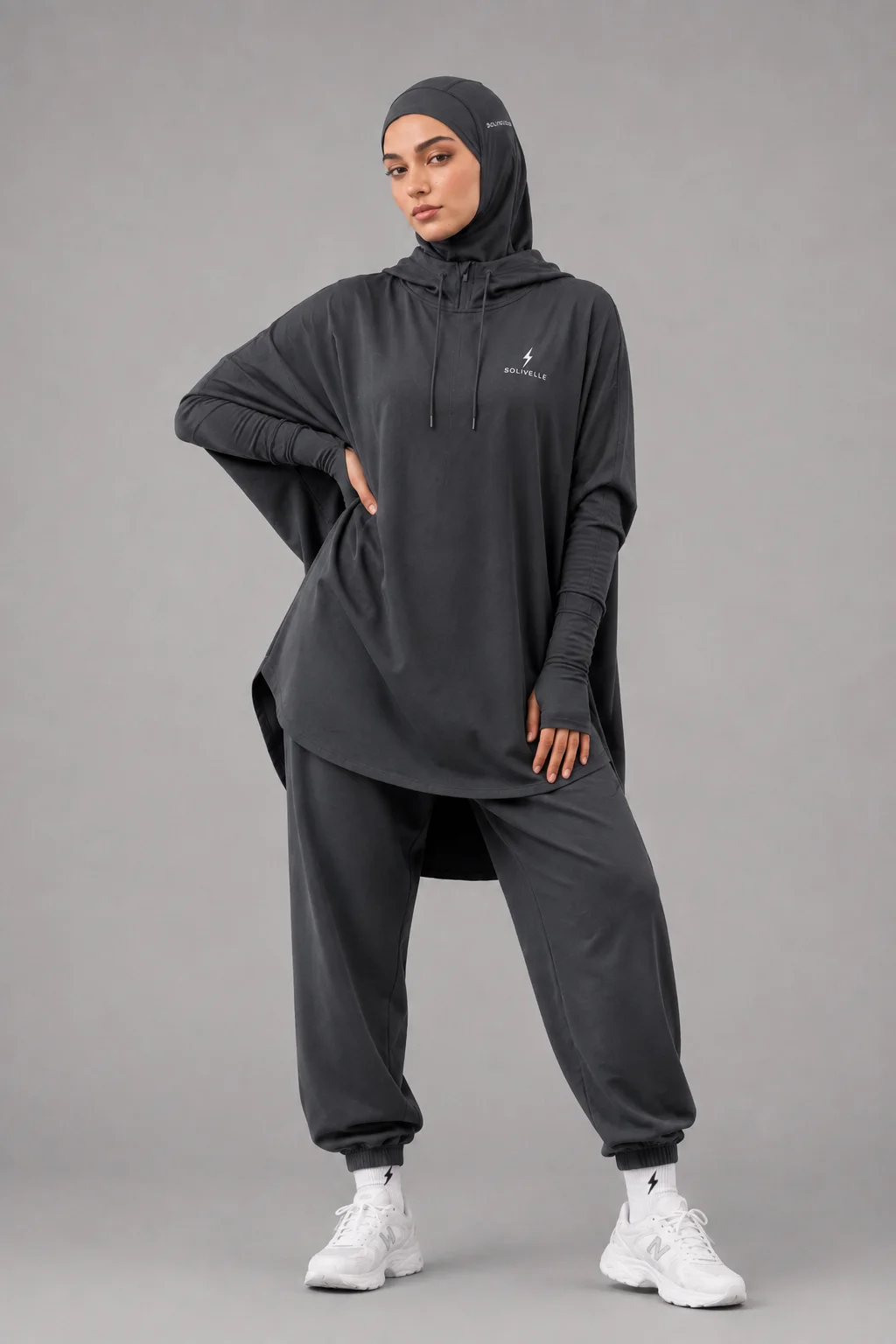 Tenue de Sport Modeste — Poncho à Capuche, Hijab Sportif & Jogger Ample