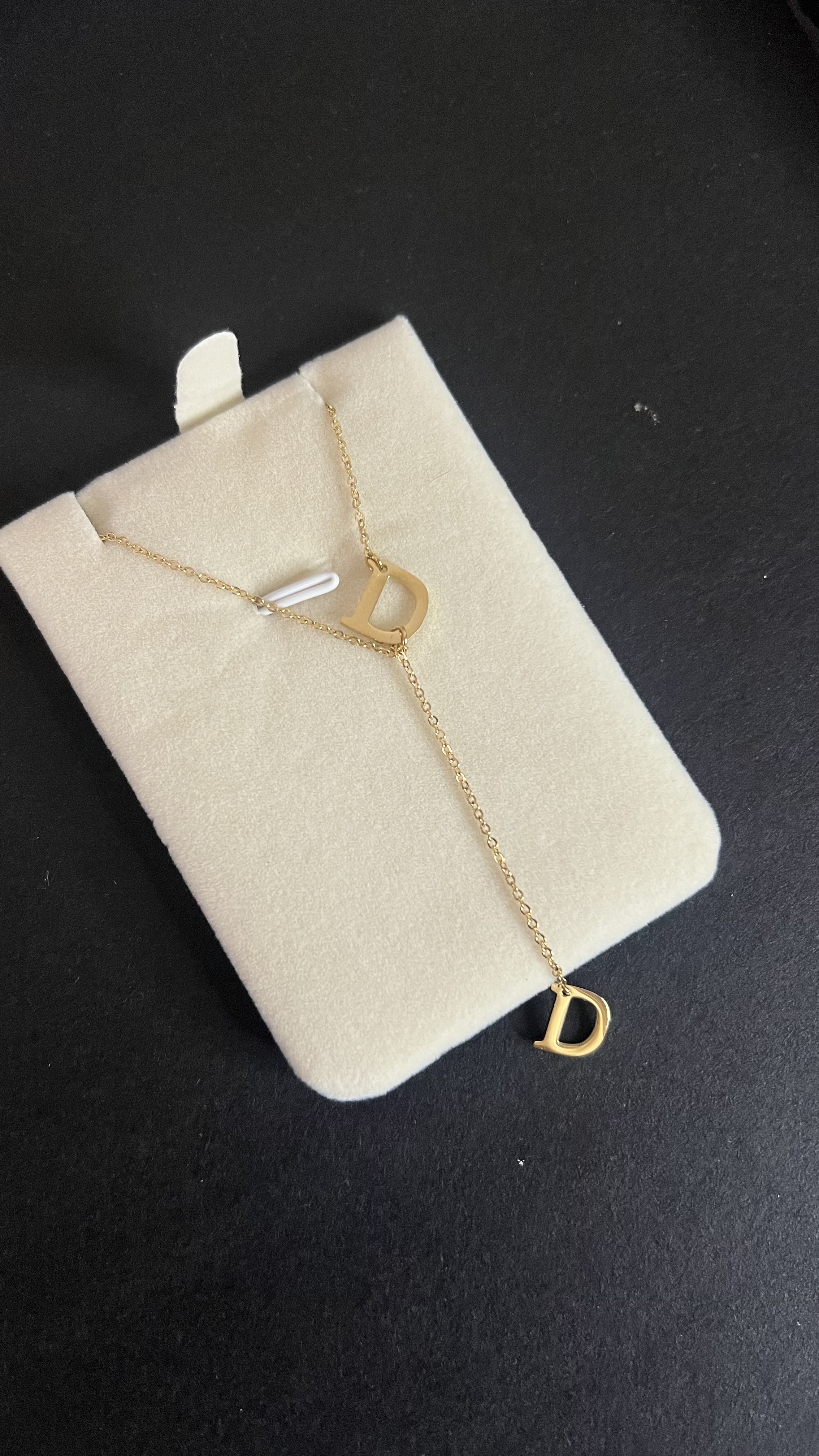 Collier D