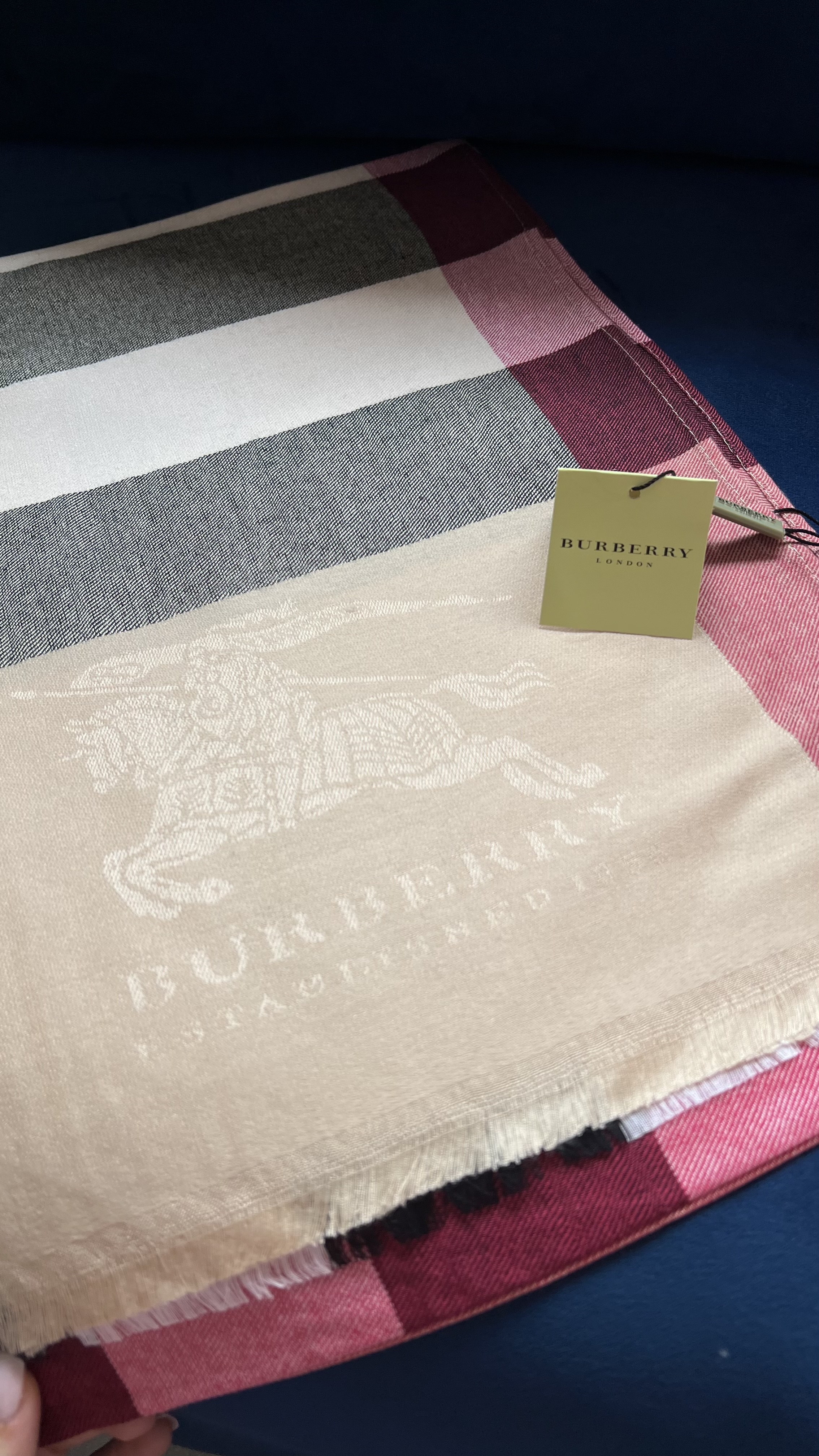 écharpe Burberry beige