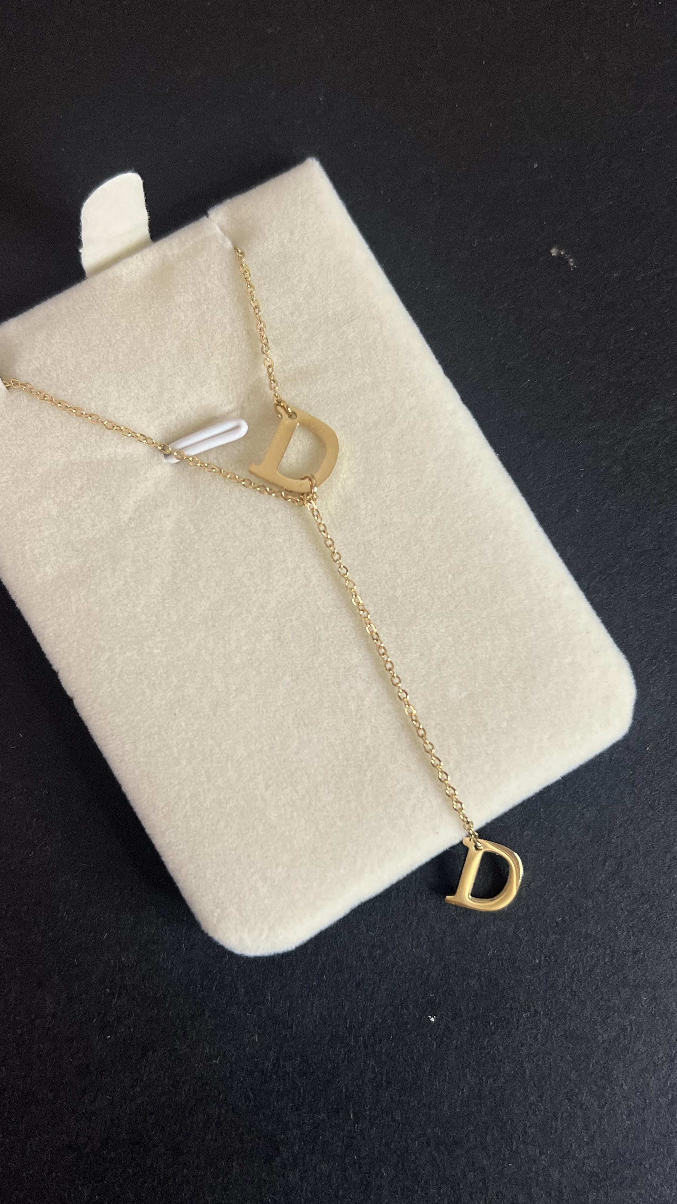 Collier D