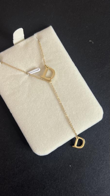Collier D