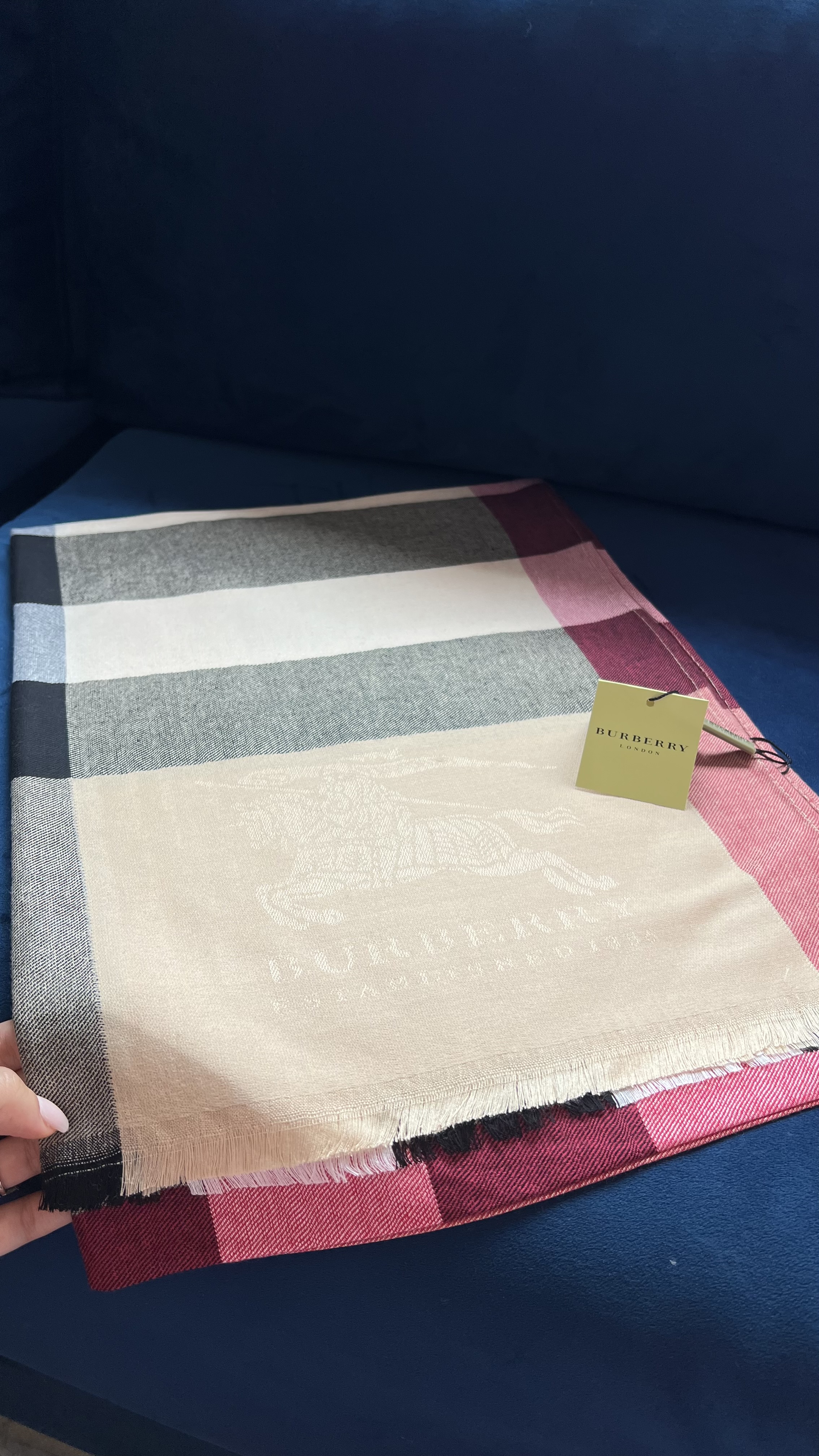 écharpe Burberry beige