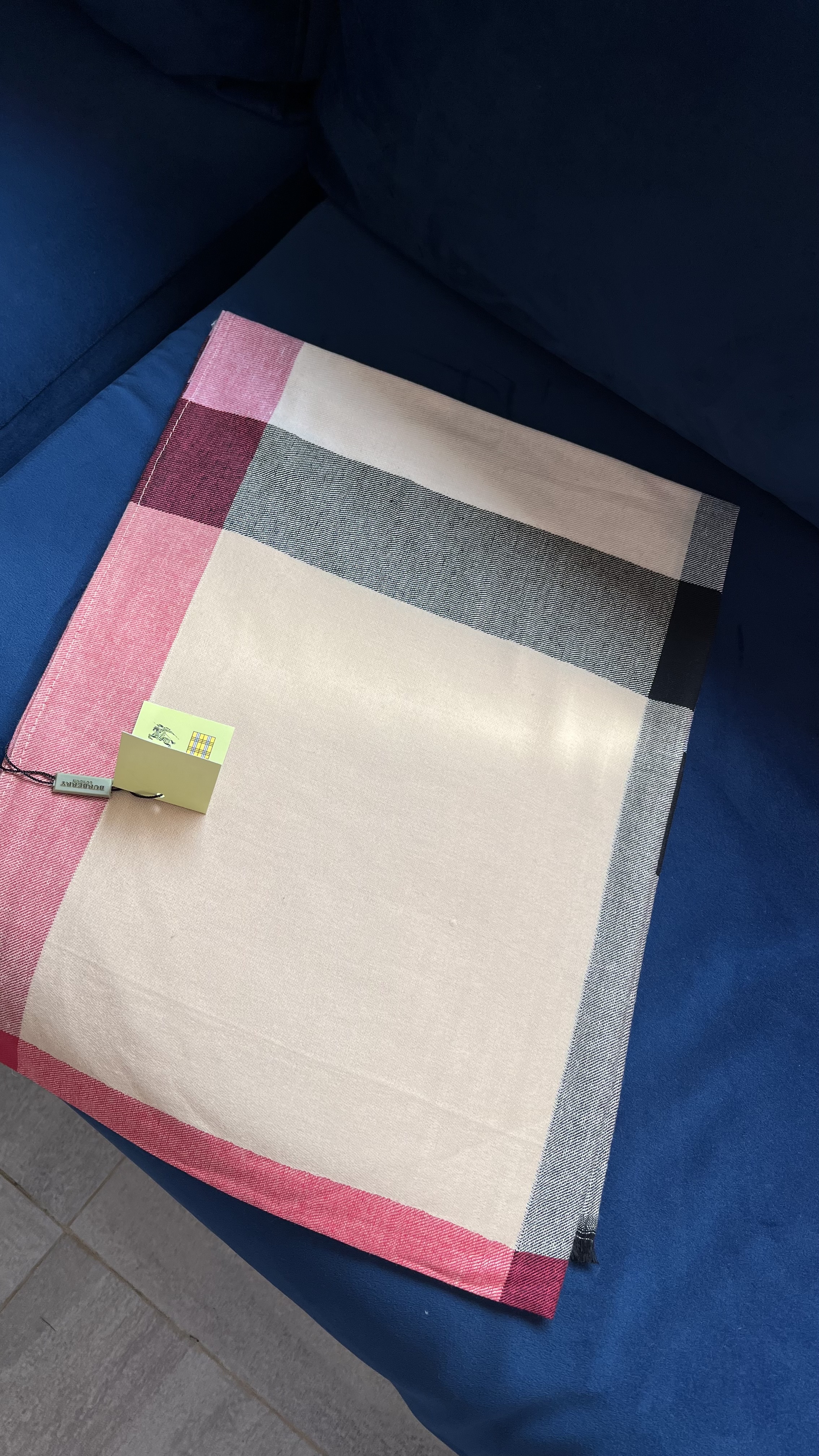 écharpe Burberry beige