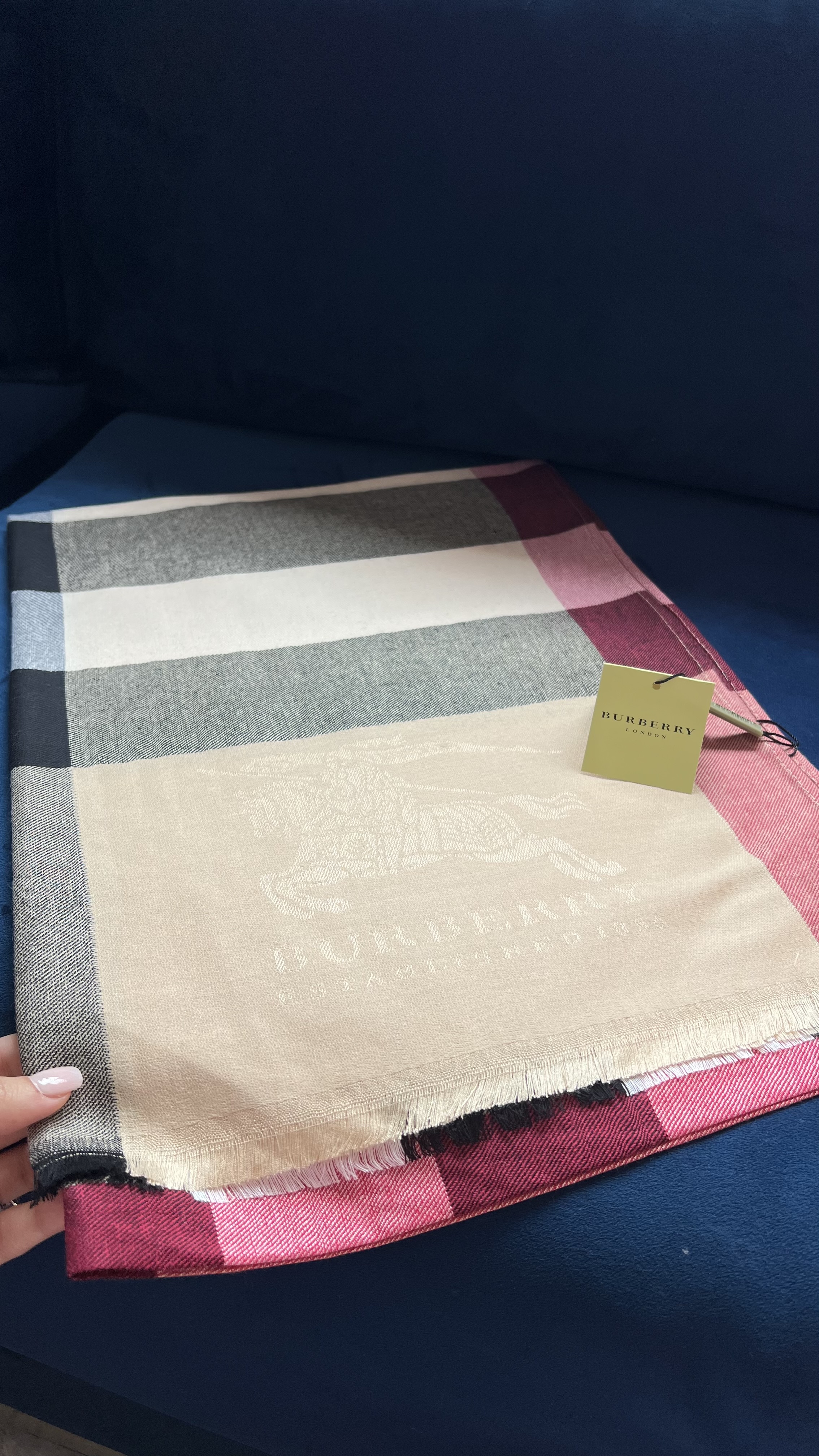 écharpe Burberry beige