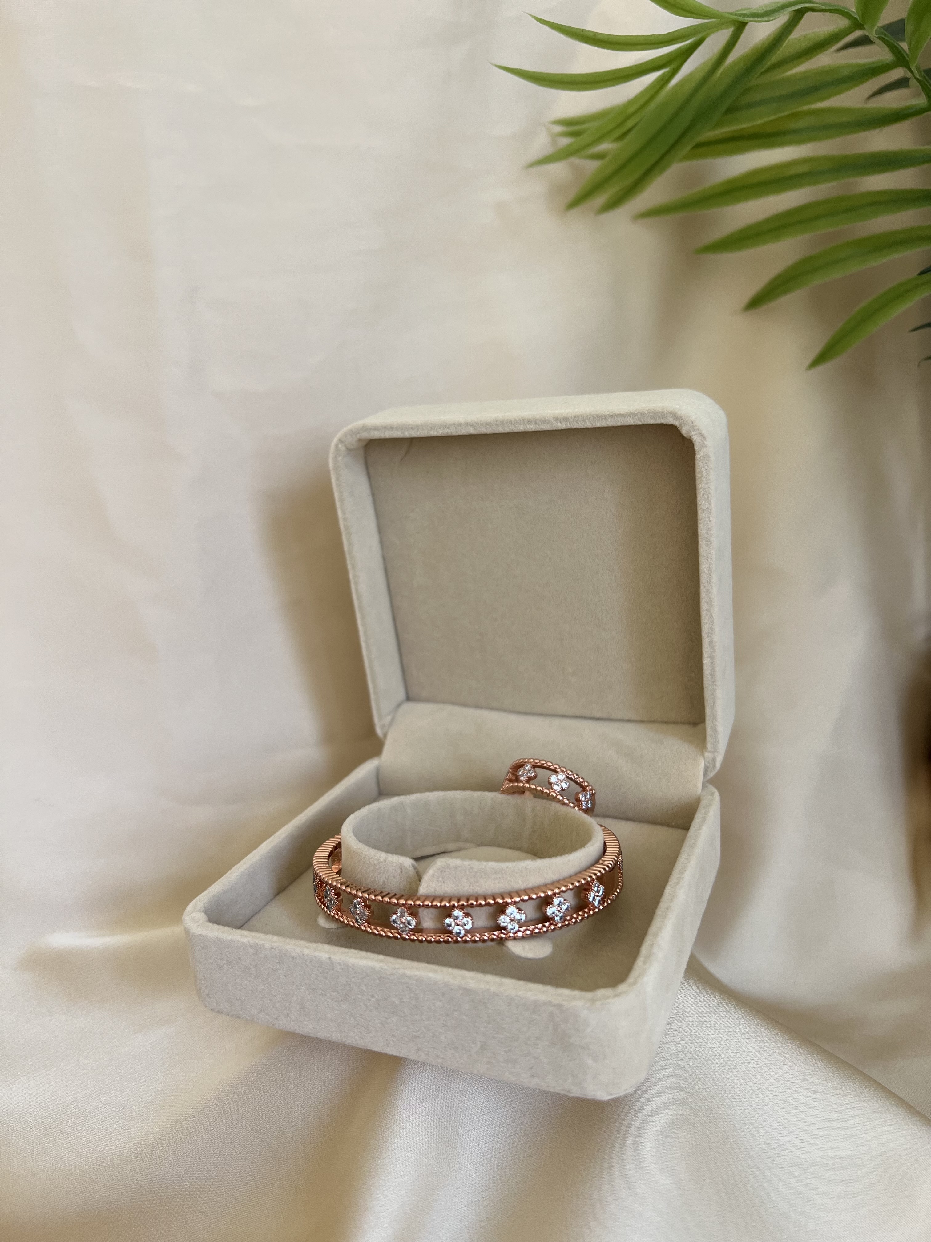 "vancleef + bague PINK inoxydable" - MALIKA ROSE