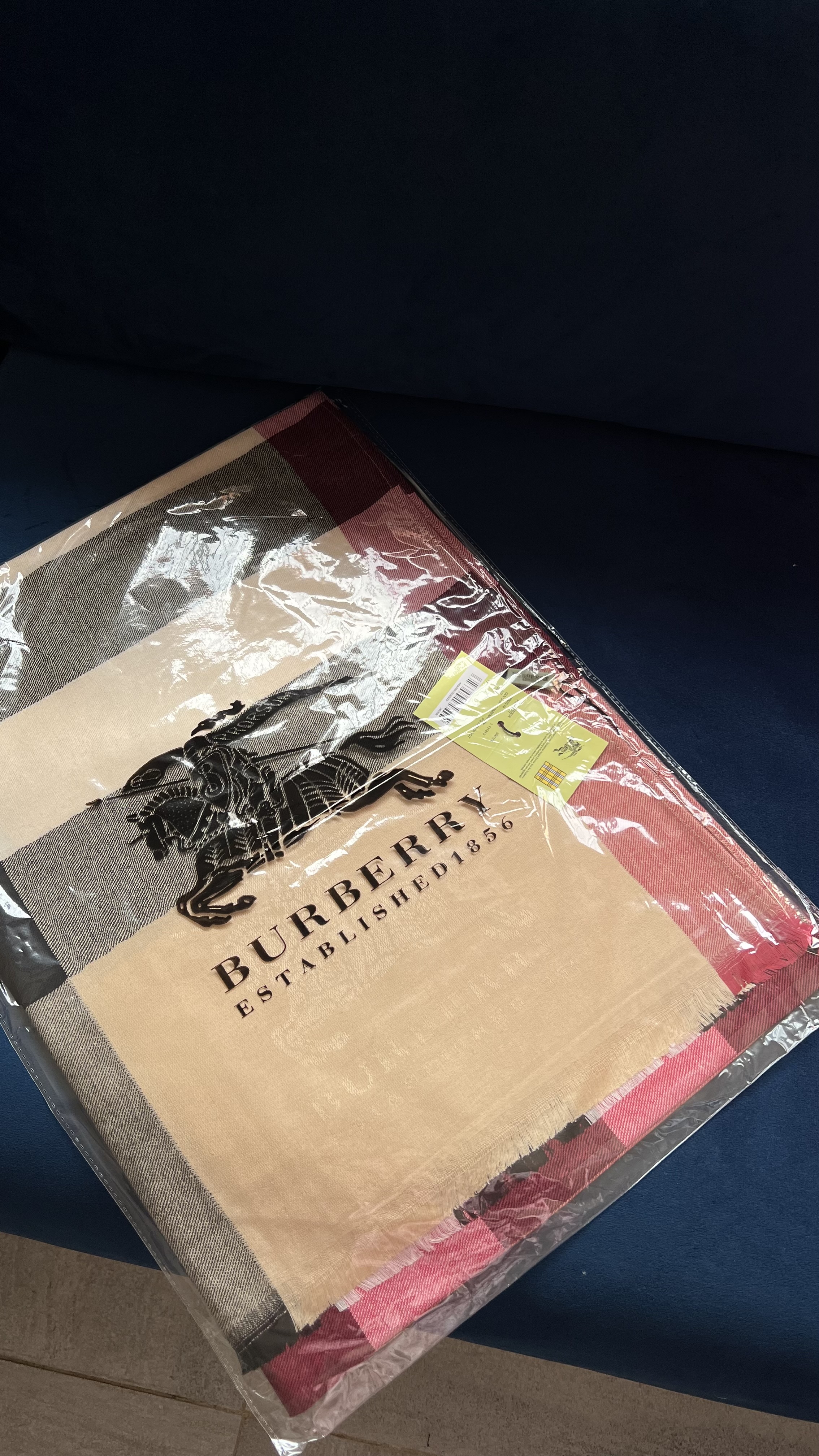 écharpe Burberry beige