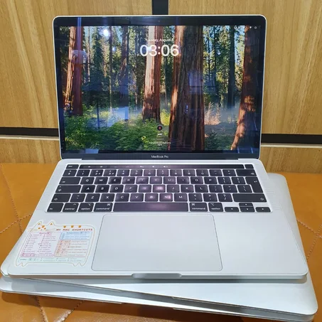 MacBook Pro 2020 256gb