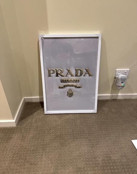 PRADA - THE CITY GIRL