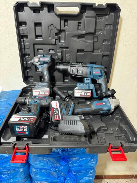 حقيبة متكونة من 4 قطع