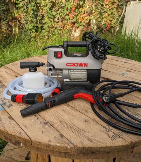 منظف بقوة الماء من علامة كراون