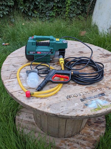 منظف بقوة الماء