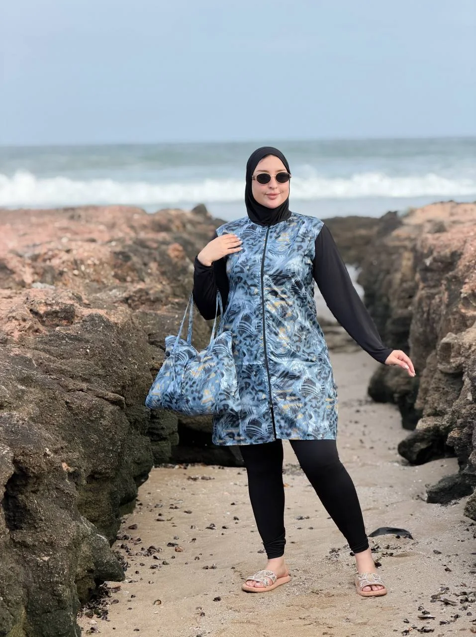 أسود