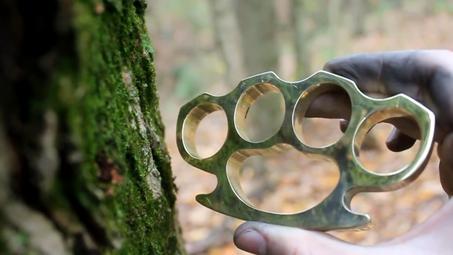 Brass Knuckles & القبضة الحديدية