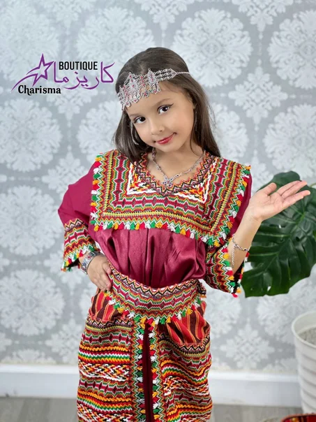 kabyle-kids307 مع البرنوس بألوان مختلفة