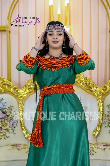 Robe kabyle simple 3 couleurs.