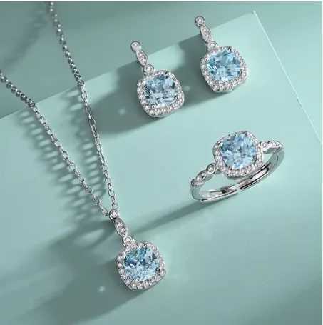 طقم مجوهرات نسائي فاخر جديد يتضمن قلادة وأقراط وخاتم بحجر الماس