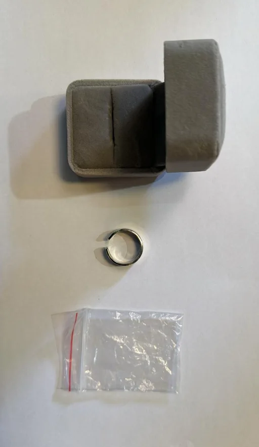 حلقة مغناطيسية فضية