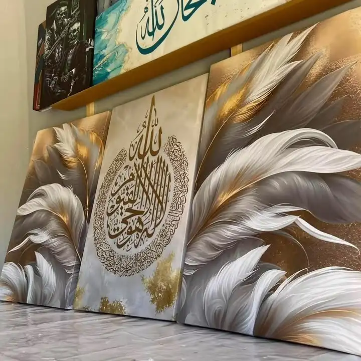 مجموعة لوحات إسلامية فاخرة بتصميم الريش الذهبي – 3 قطع