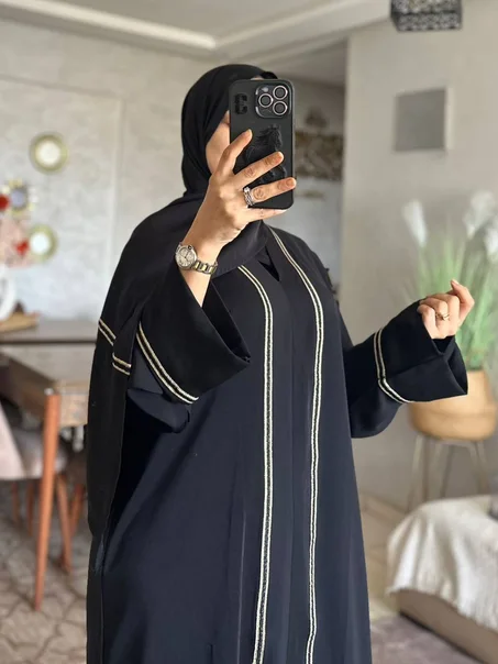 عباية مع فولار  معاها متوفرة بعدة ألوان زاهية توب : كريب روزا