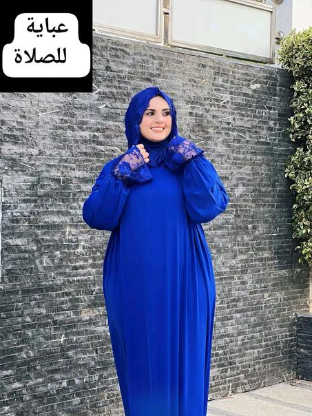 عباية مع فولار مخيط معاها متوفرة بعدة ألوان زاهية توب : كريب روزا