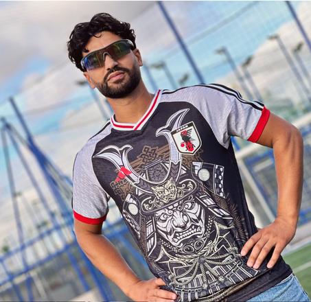 "قميص منتخب اليابان - قوة الساموراي في تصميم رياضي مميز!"