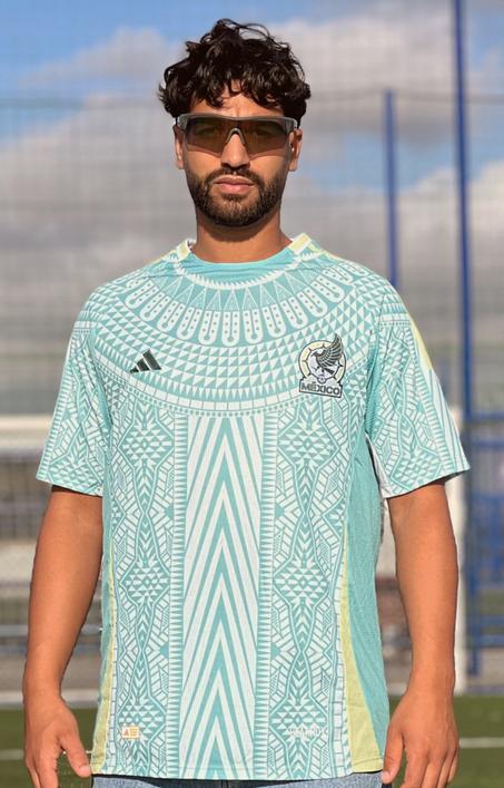 "قميص منتخب المكسيك - روح الحماس في تصميم رياضي مميز!"