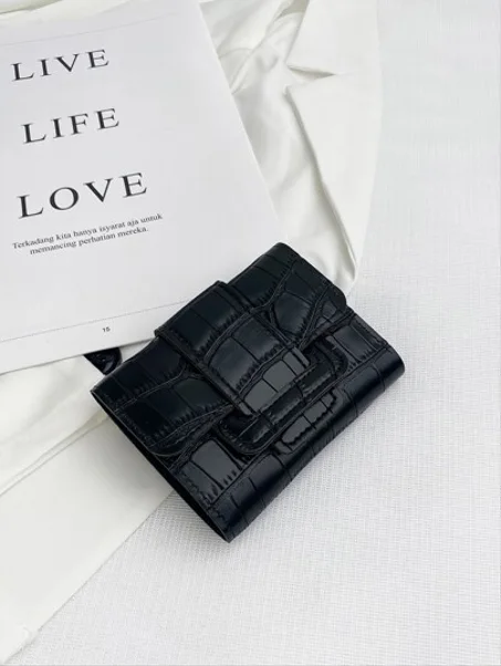 Petit Portefeuille Noir en Relief Crocodile