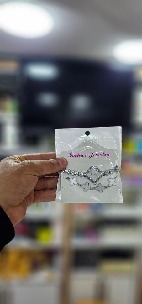 ساعة مع سوارة مميزة وناعمة ⌚✨