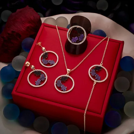 طاقم بتصاميم جديدة