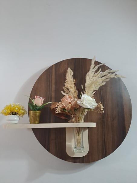 رف حائطي مضيء بإضاءة LED