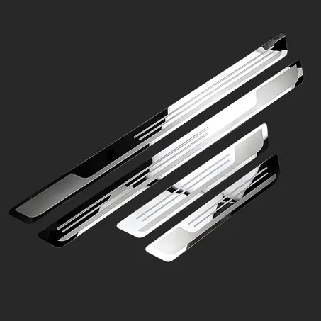 4 قطع من الفولاذ المقاوم للصدأ لحماية عتبة باب السيارة مع الشعار