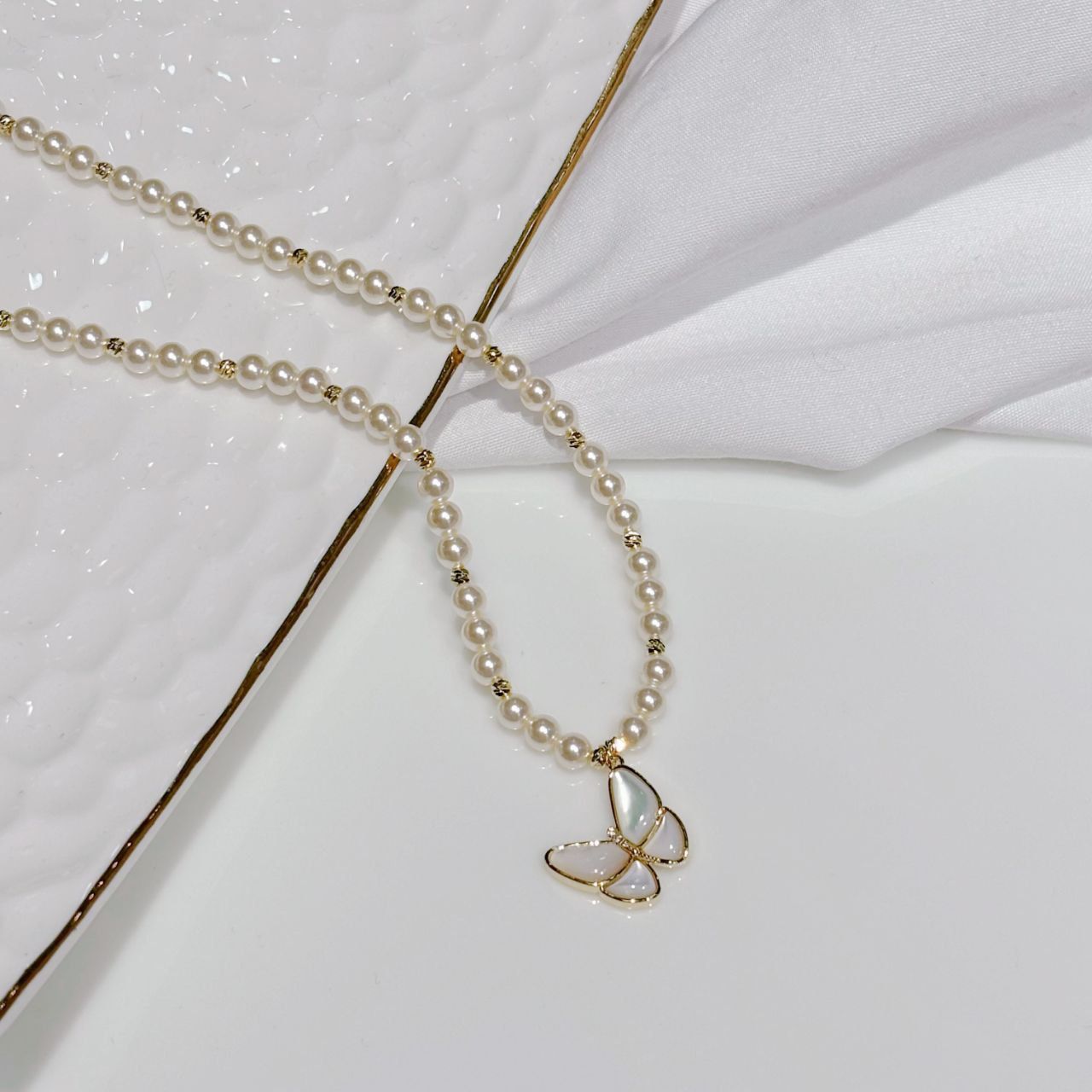 Collier papillon avec perles en acier inoxydable