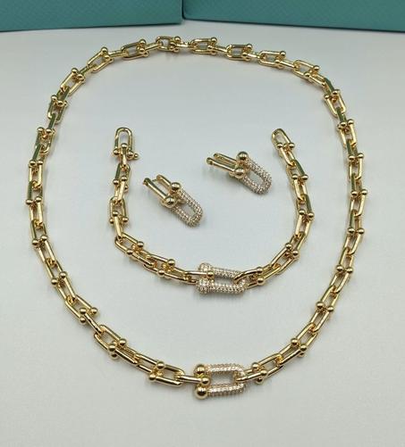 Ensemble en très bon qualité Tiffany & Co avec strass