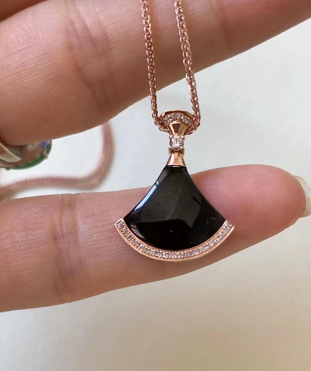 Collier femme BVLGARI divas dream doré en acier inoxydable