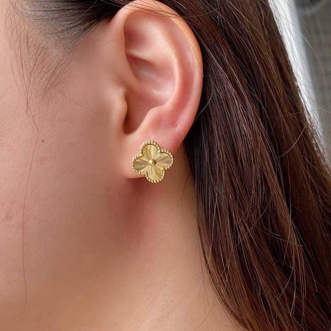 Ensemble Van Cleef doré  en très bon qualité