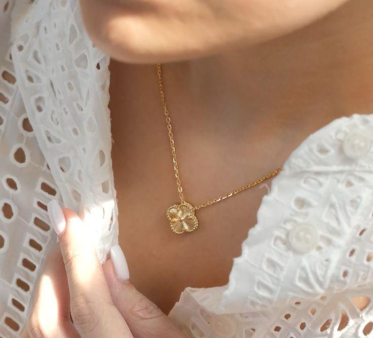Ensemble Van Cleef doré  en très bon qualité