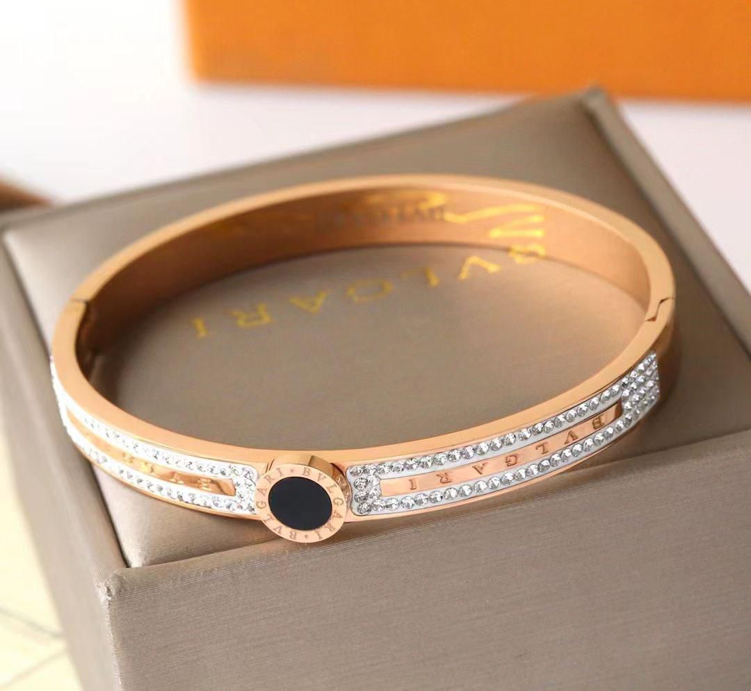 Bracelet Bvlgari avec strass en acier inoxydable