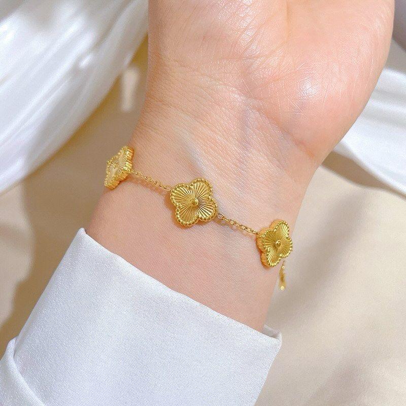 Ensemble Van Cleef doré  en très bon qualité