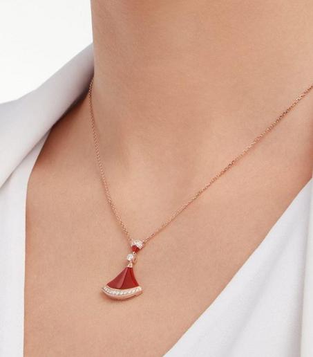 Collier femme BVLGARI divas dream doré en acier inoxydable