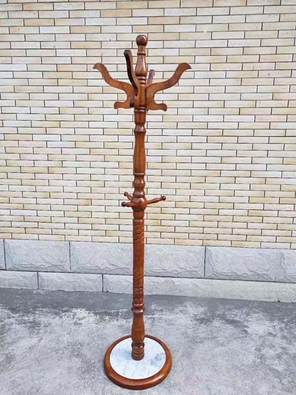 علاقة ملابس أرضية خشبية كلاسيكية من خشب MDF باللون البني