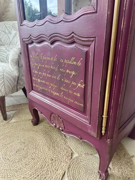 Cerise. Vitrine-bibliothèque Louis XV patinée