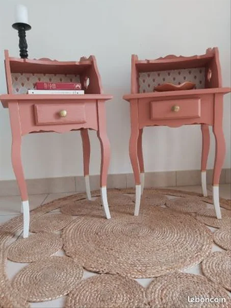 Jade & Agathe. Paire de tables de chevet terracotta, lin et vieil or VENDUS